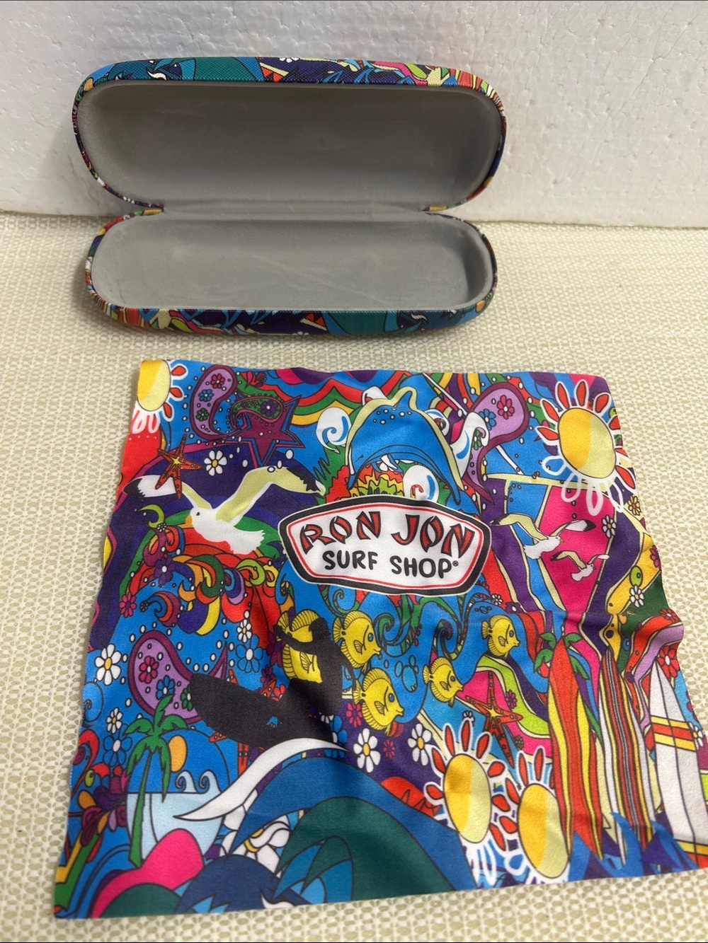Ron Jon Multicolor Tropical Surf Eyeglass Case and Cloth - Picture 2 of 5